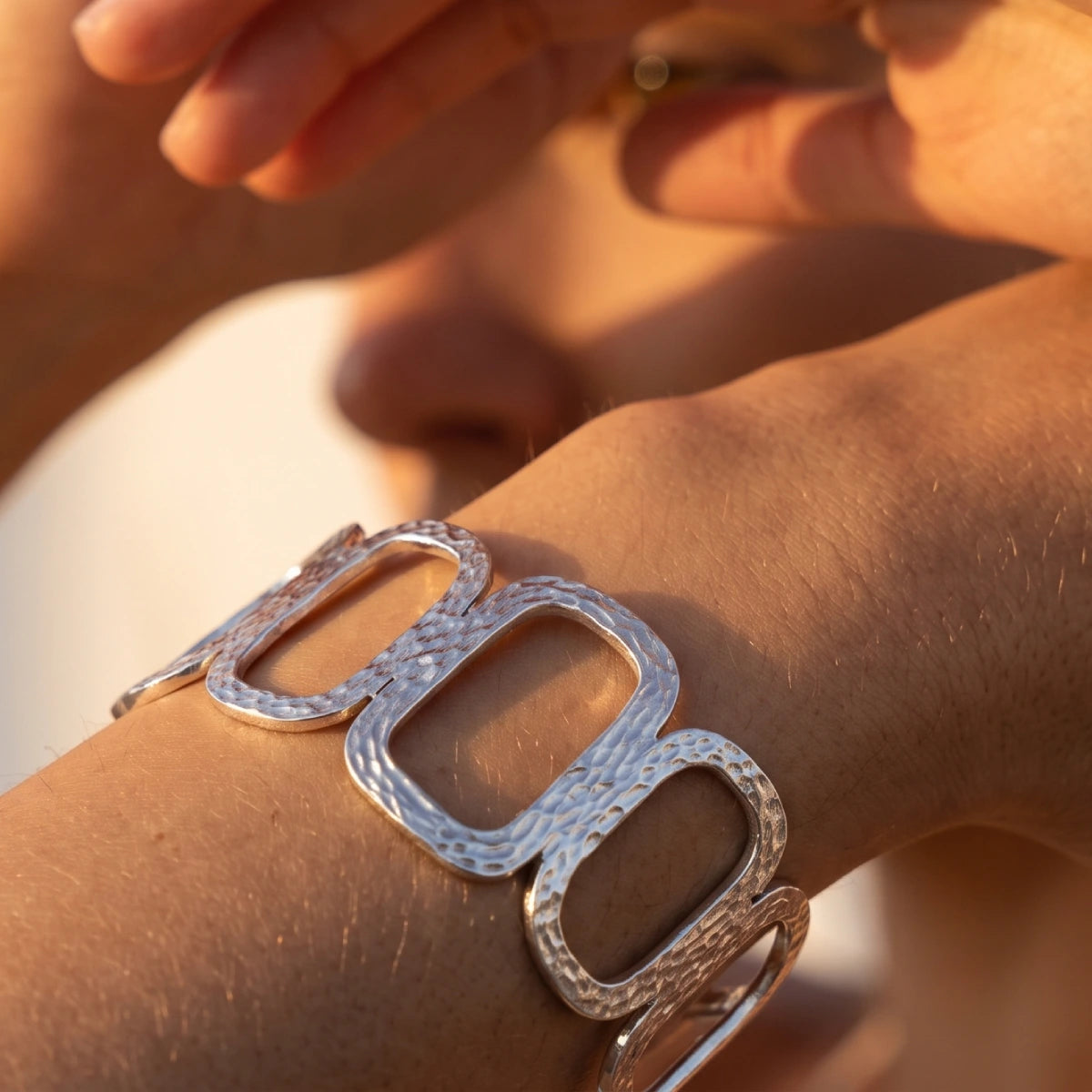 Brazalete Plateado Martelé