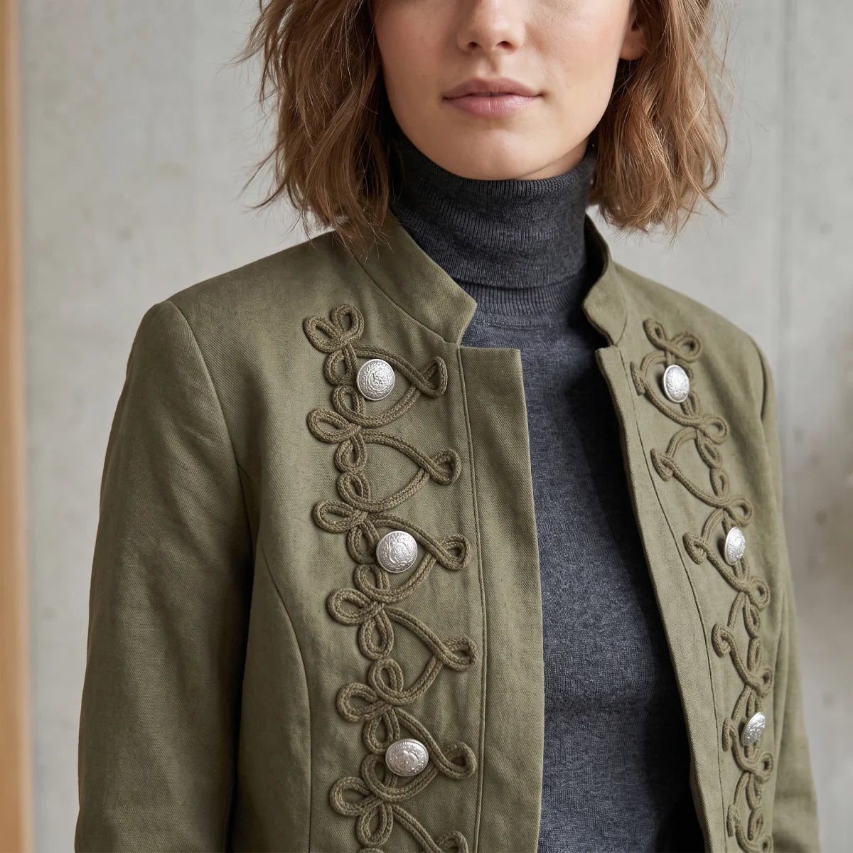 Chaqueta Verde Caqui Con Botones