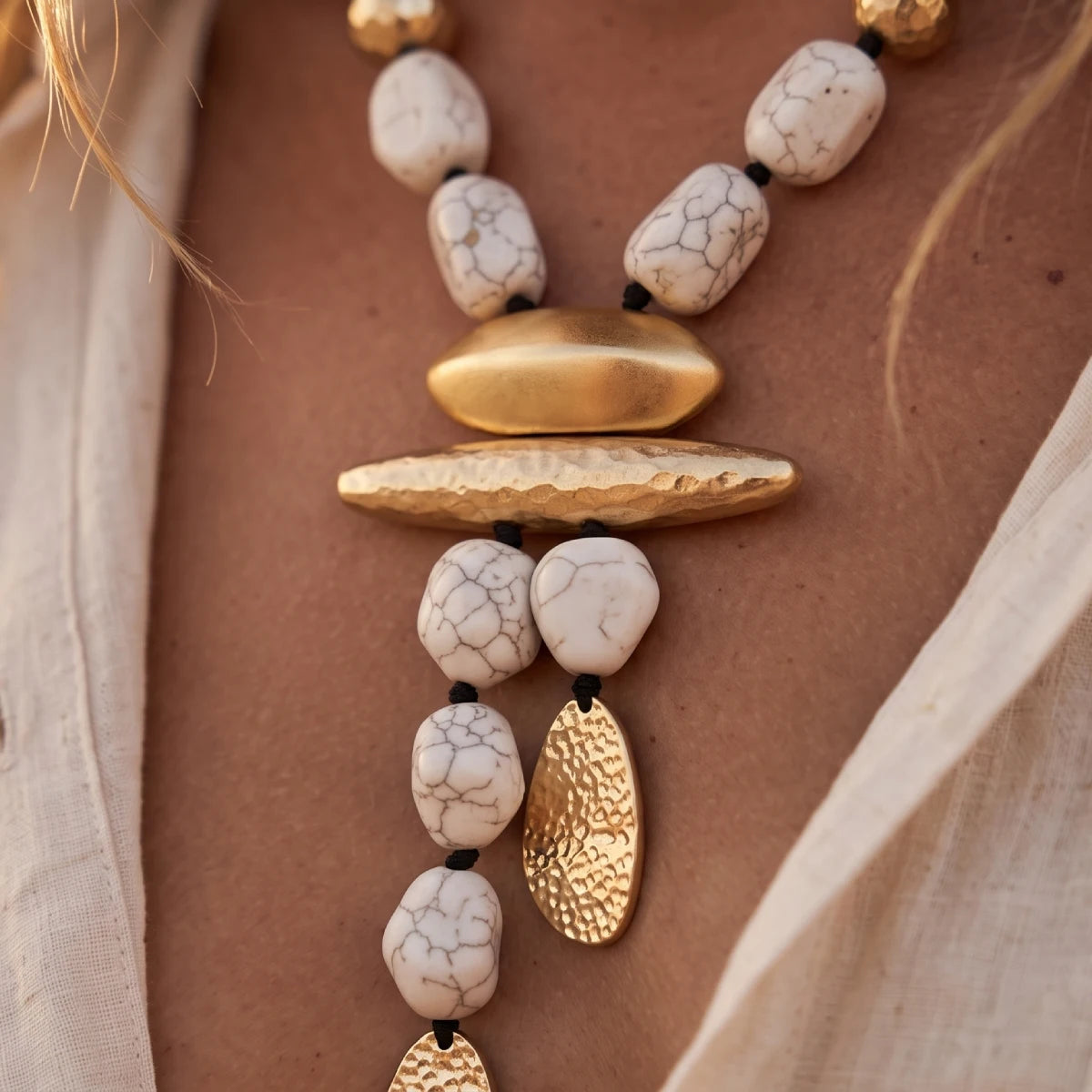 Collar Largo Lazo Detalles Blancos