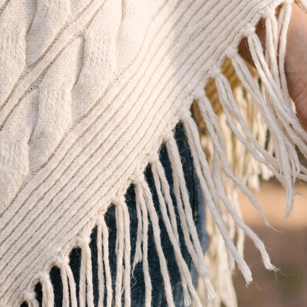 Poncho Blanco con Flecos