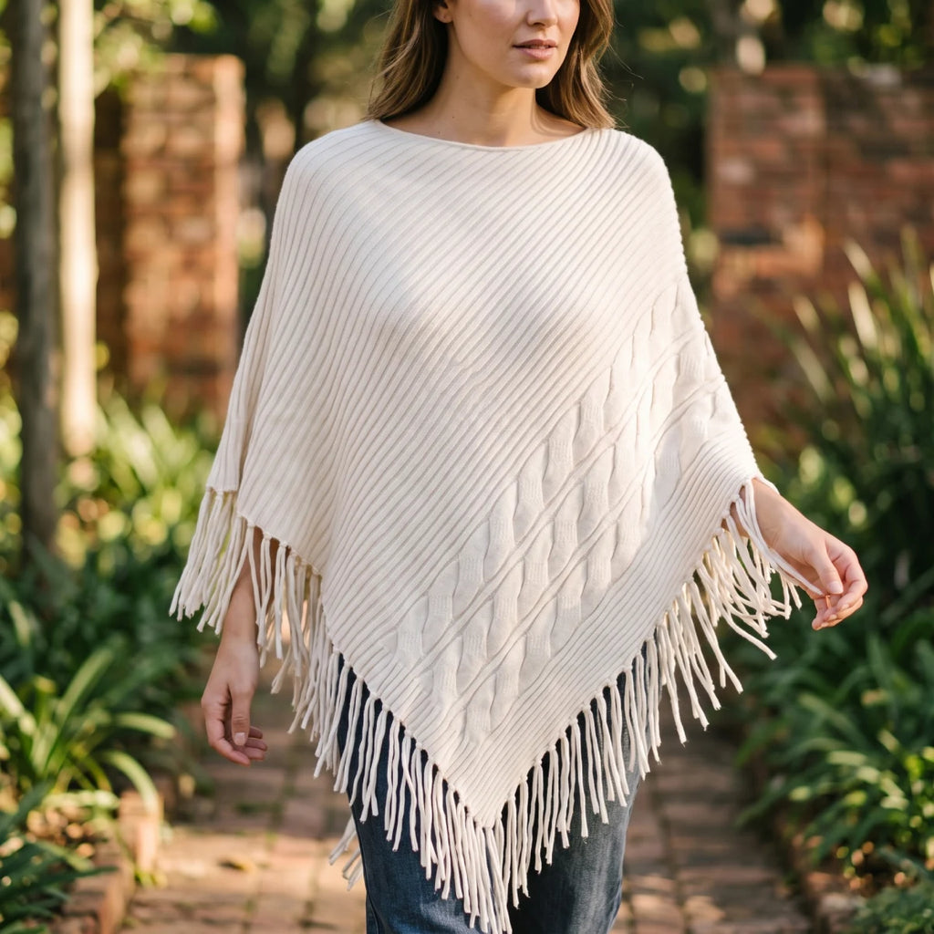 Poncho Blanco con Flecos