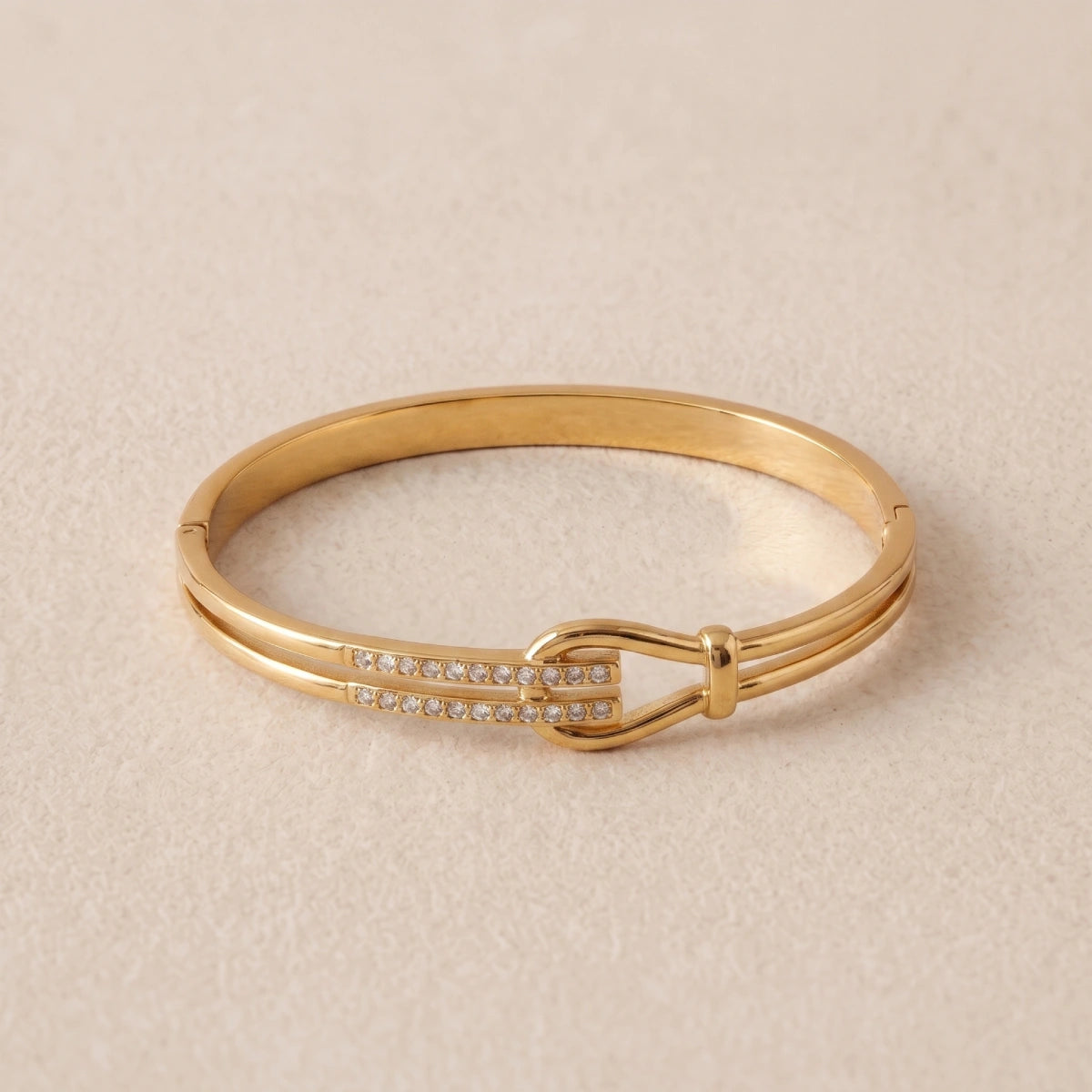 Pulsera Rígida Dorada Tipo Hebilla