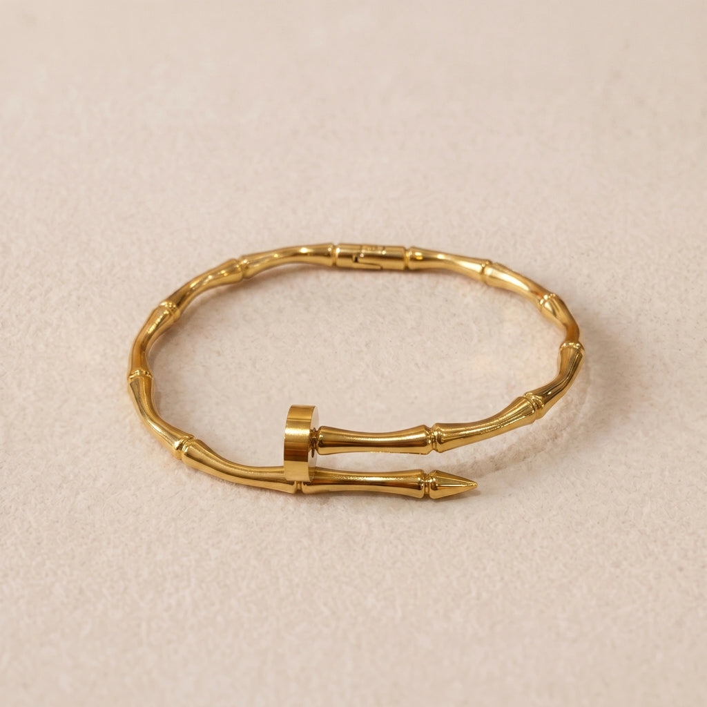 Pulsera Rígida Dorada Clavo
