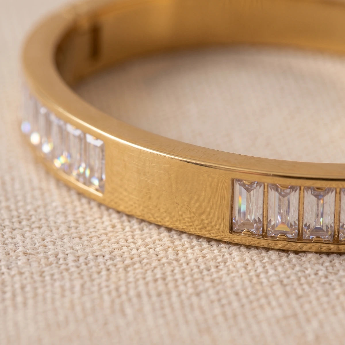 Pulsera Rígida Dorada Circonitas Baguette