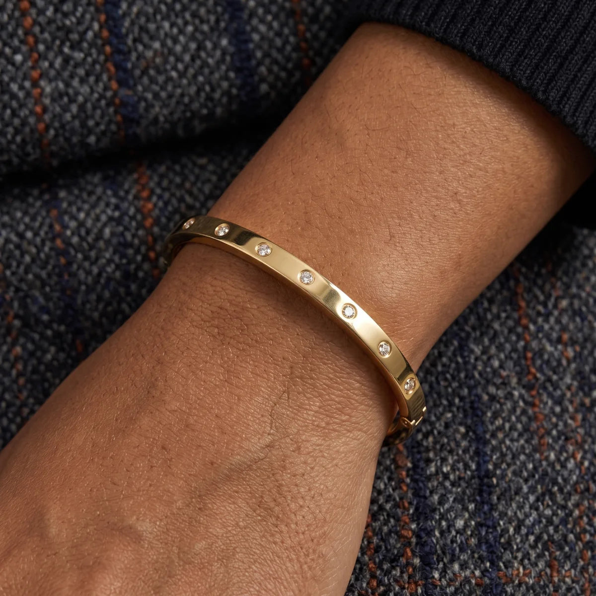 Pulsera Rígida Dorada Lisa Circonitas