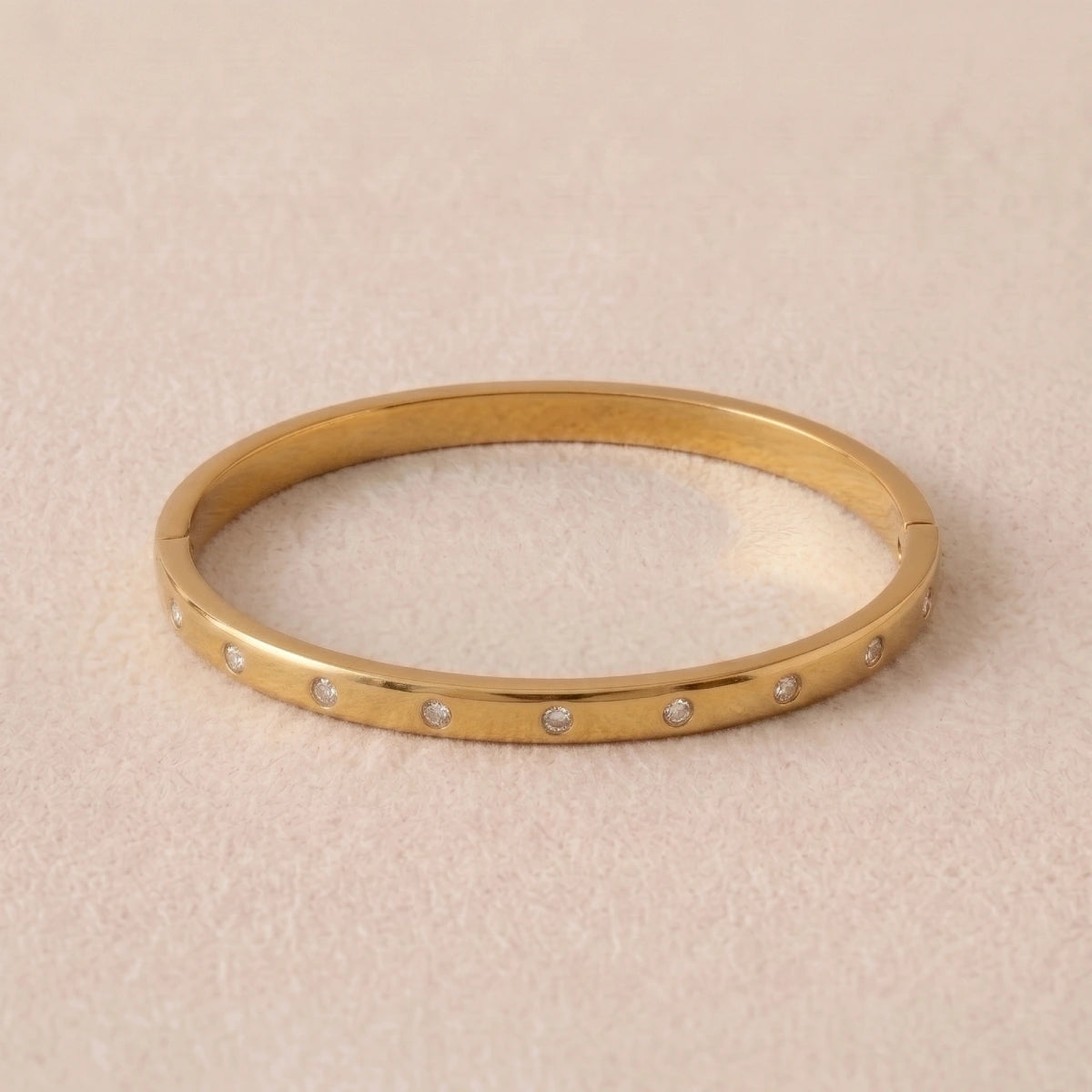 Pulsera Rígida Dorada Lisa Circonitas