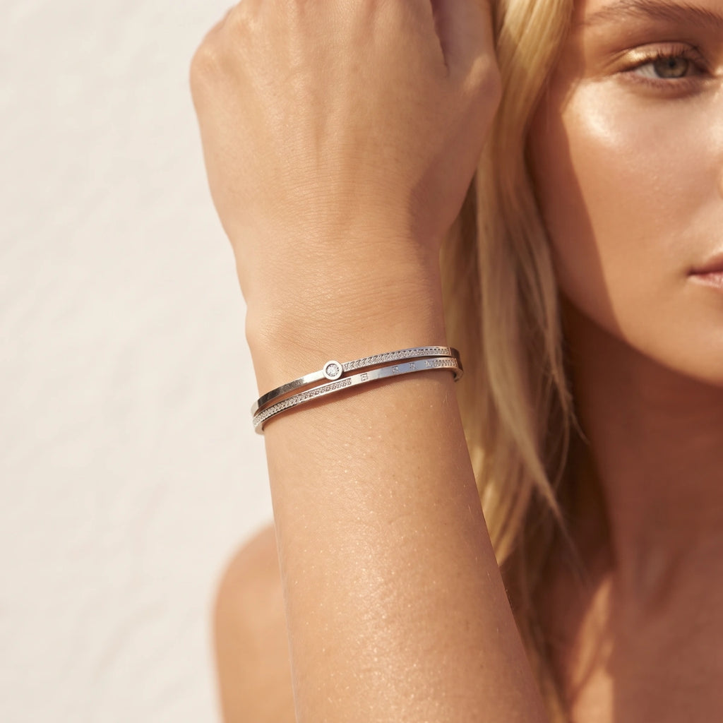 Pulsera Rígida Plateada Romana