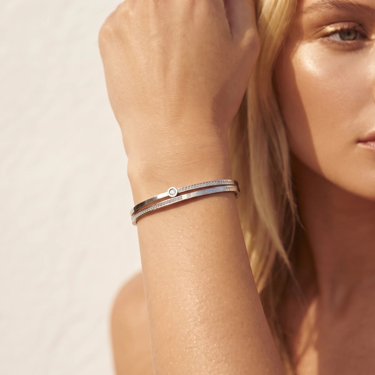 Pulsera Rígida Plateada Romana