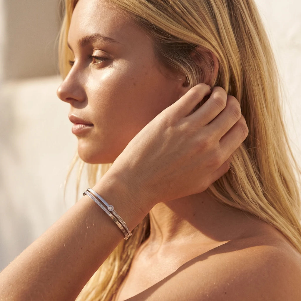 Pulsera Rígida Plateada Romana