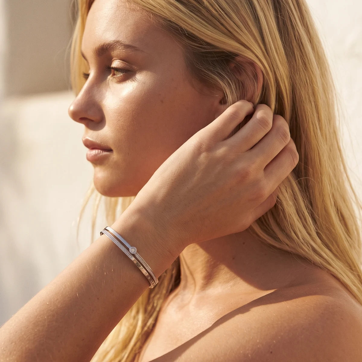 Pulsera Rígida Plateada Romana