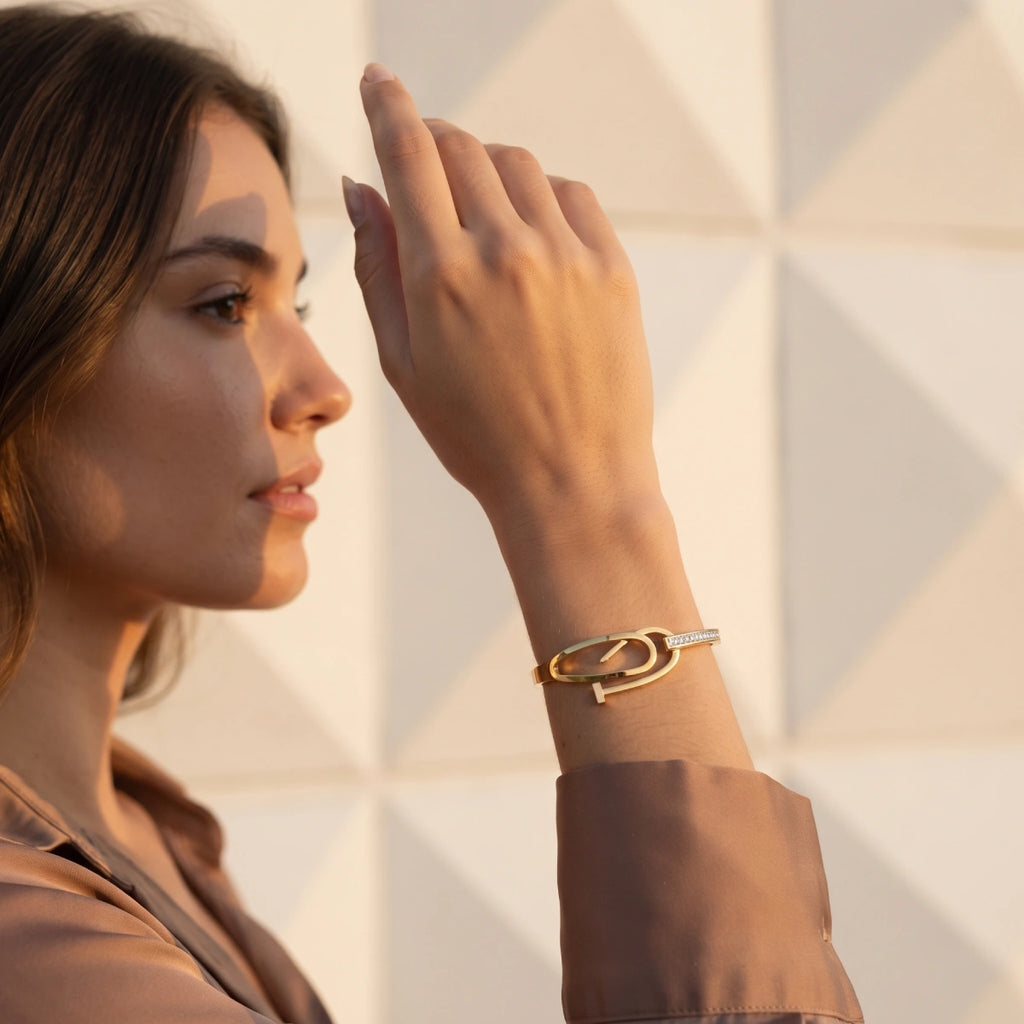Pulsera Rígida Dorada Nudo