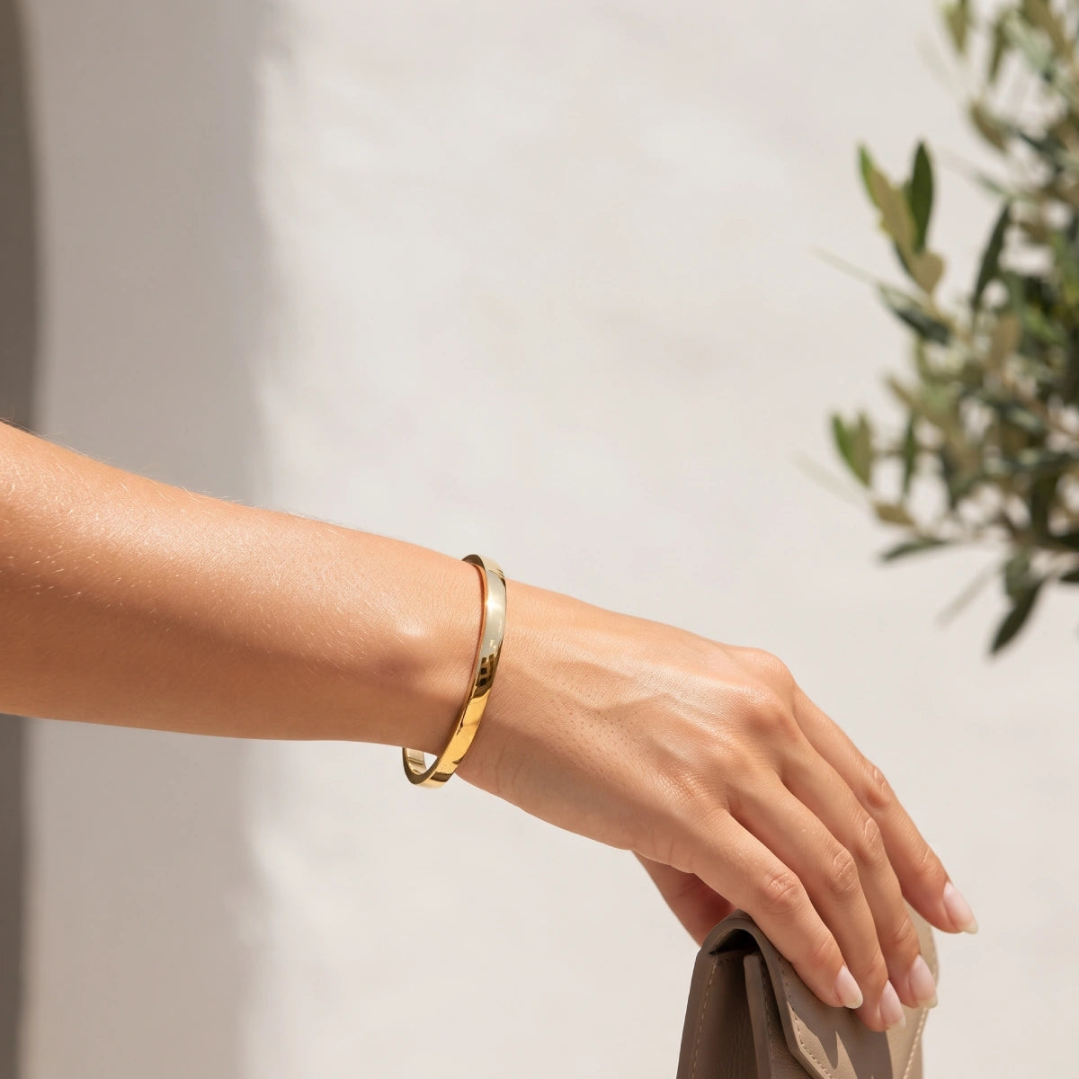 Pulsera Rígida Dorada Lisa