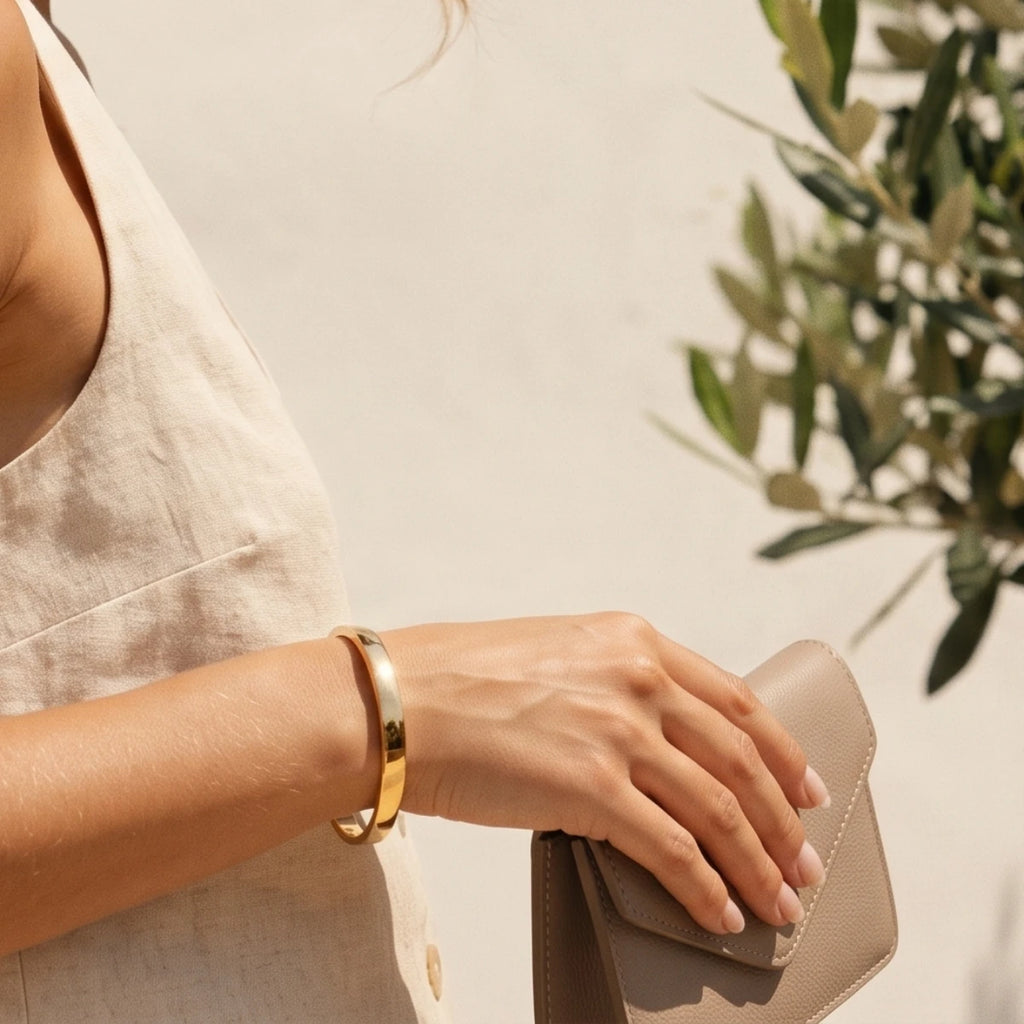 Pulsera Rígida Dorada Lisa